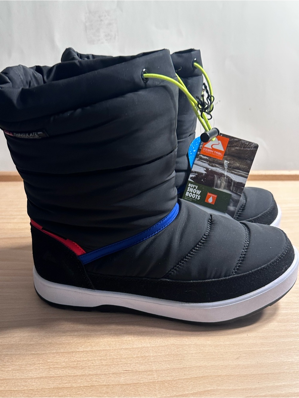 Boys Black Snow Boots with Neon Green Drawcords size 4 - Picture 4 of 6